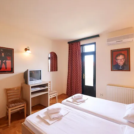 Tribunia Hotel 3*