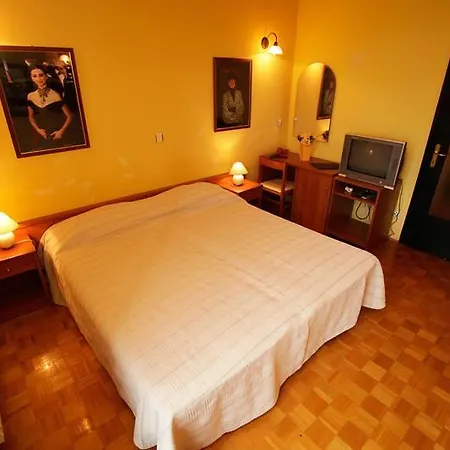Hotel Tribunia 3*