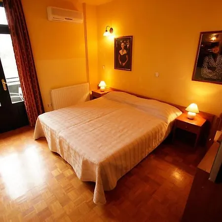Hotel Tribunia 3*