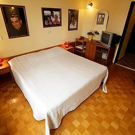 Tribunia Hotel 3*